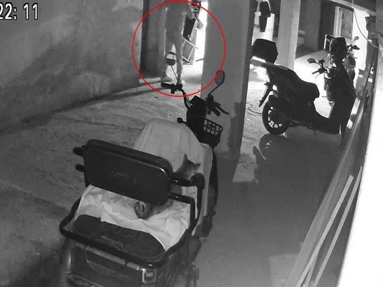 AİLESİNİN EVİNDE GÖZALTINA ALINDI