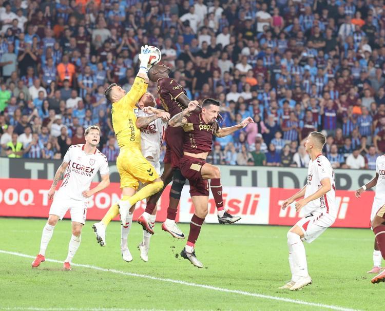 KAFADA RAKİP TANIMIYOR