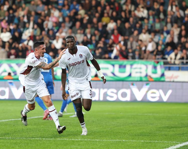 İSABETLİ ORTADA AÇIK ARA LİDER