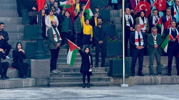 SANATÇILARIN SESSİZ KALMAMASI GEREKİYOR