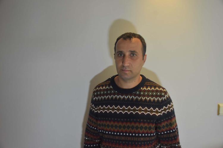 HIRÇINLAŞIP KENDİNE ZARAR VERİYOR