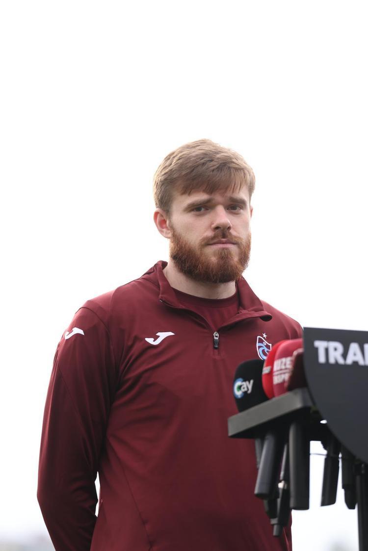 ‘TOPLA KENDİMİ RAHAT HİSSEDEN BİR OYUNCUYUM’