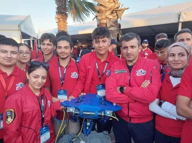 SELÇUK BAYRAKTARI ÖRNEK ALIYORUM