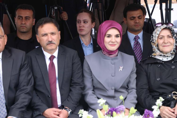 AK PARTİ İL KADIN KOLLARI DANIŞMA MECLİSİ TOPLANTISINA KATILDI