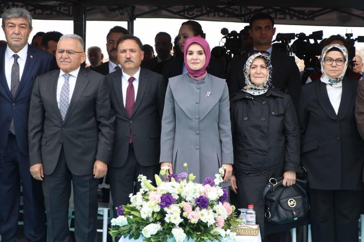 BAŞÖRTÜLÜ KIZLAR ÜNİVERSİTE OKUYAMIYORDU