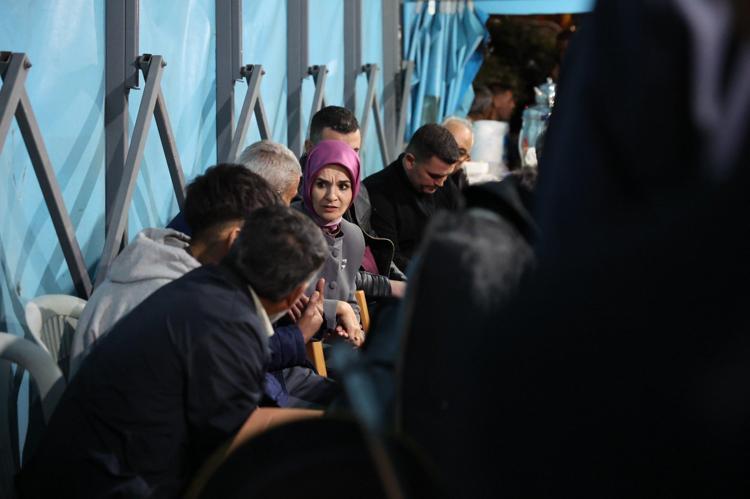 ÜNİVERSİTE KAMPÜSÜNDE ÖLDÜRÜLEN MELİHANIN AİLESİNİ ZİYARET ETTİ