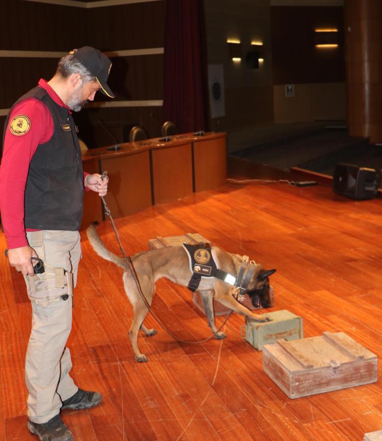 SAKLANAN MADDEYİ KISA SÜREDE BULDU