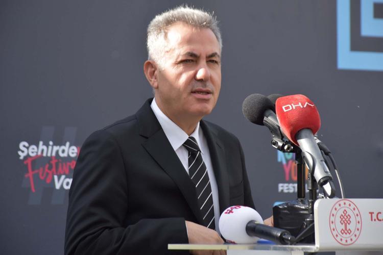 İZMİRLİLER SANATA DOYACAK