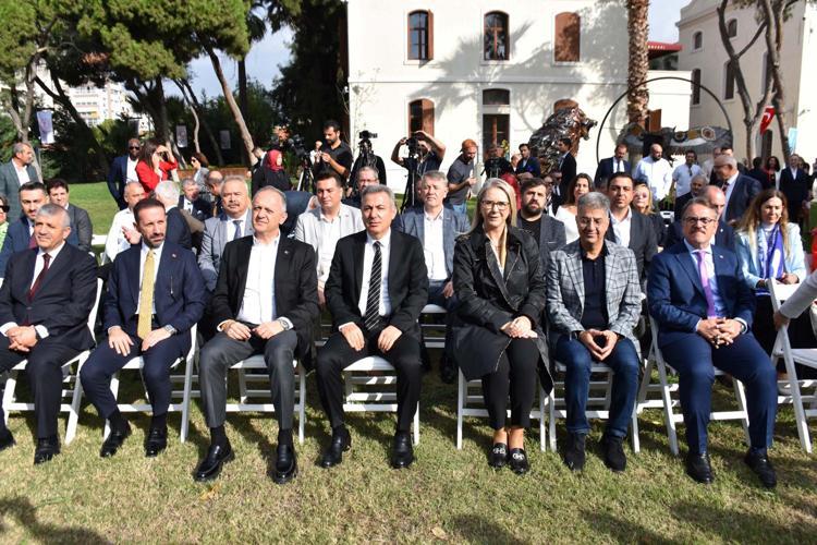 FESTİVALİMİZİN ANLAMLI YÖNÜ İNSANLIĞIN ORTAK VİCDANINA SESLENMESİ