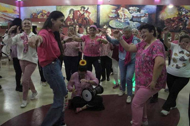 BİZİ ÜZMESİNLER, DESTEK OLSUNLAR