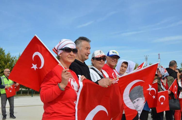 TÜRKİYENİN TEK PROFESYONEL AKROBASİ KADIN PİLOTU