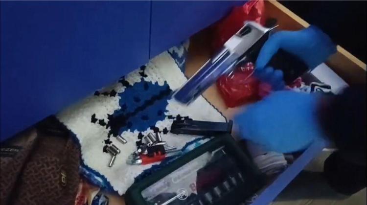 DEAŞ ÜYESİNE DE SİLAH GÖNDERMİŞLER