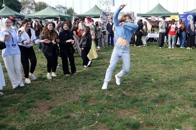 ‘HAMSİ YEMEYE DEVAM’