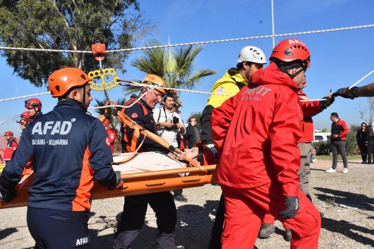 ‘SINDIRGI’DA 11 BİN BİNADA HASAR TESPİT ÇALIŞMASI’