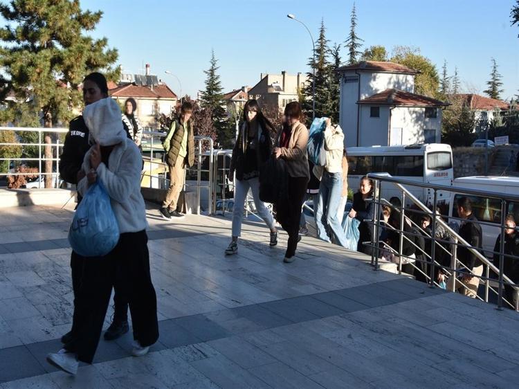 LÜKS YAŞAM SÜRÜYORMUŞ