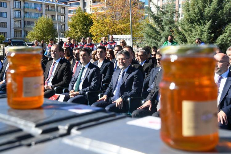 BÜTÜN SEKTÖRLERİN GELİŞMESİ İÇİN YENİ YENİ PROJELER ÜRETECEĞİZ