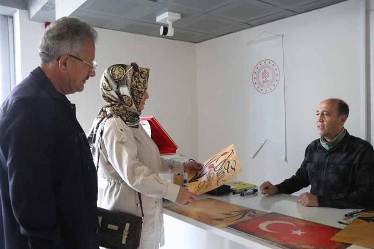 ‘KALİGRAFİ, TERAPİ GİBİ GELDİ’