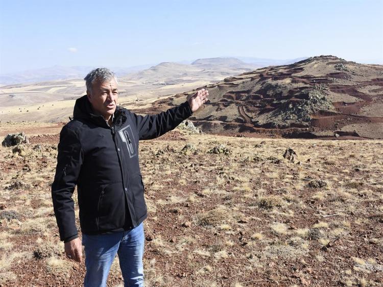 KÖYLÜLER HEM ŞAŞKIN HEM UMUTLU