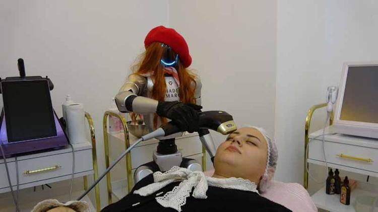 ‘NABZA GÖRE ŞERBET VERİYOR’