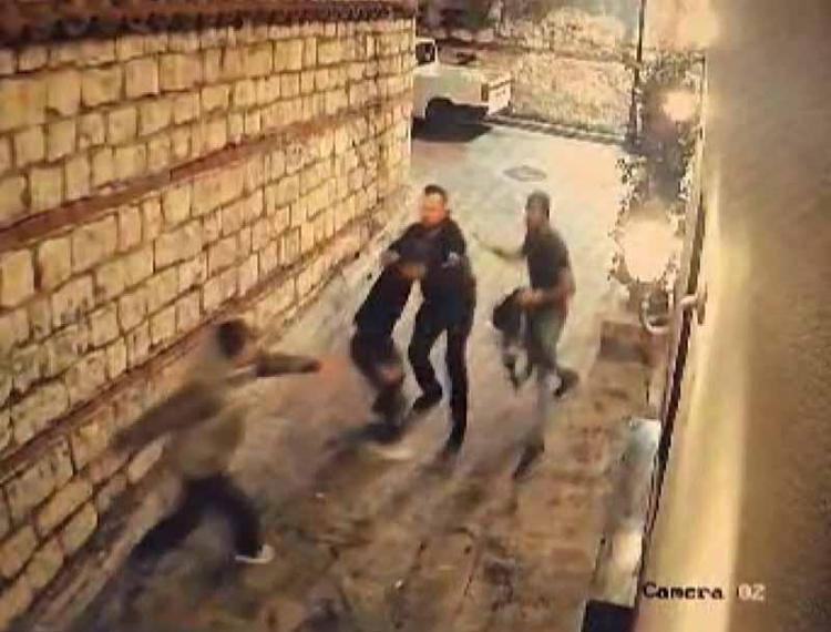 KAVGA ANI GÜVENLİK KAMERASINDA