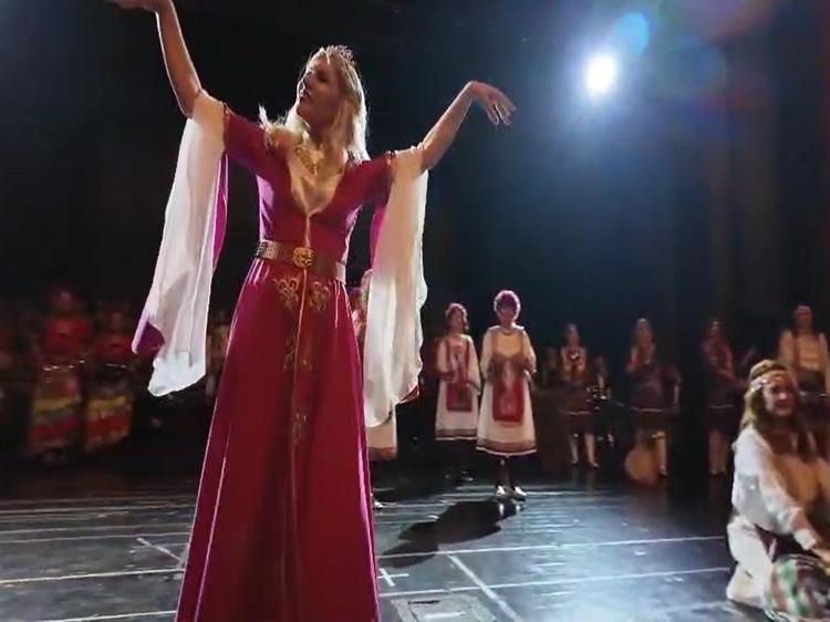 KONSERE YOĞUN İLGİ