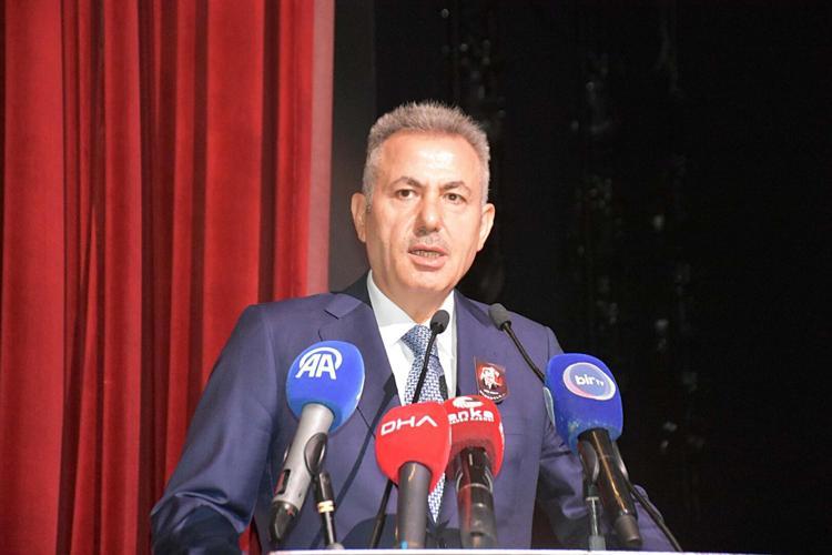 ATATÜRK DEYİNCE AKLIMIZA FEDAKARLIK GELİYOR