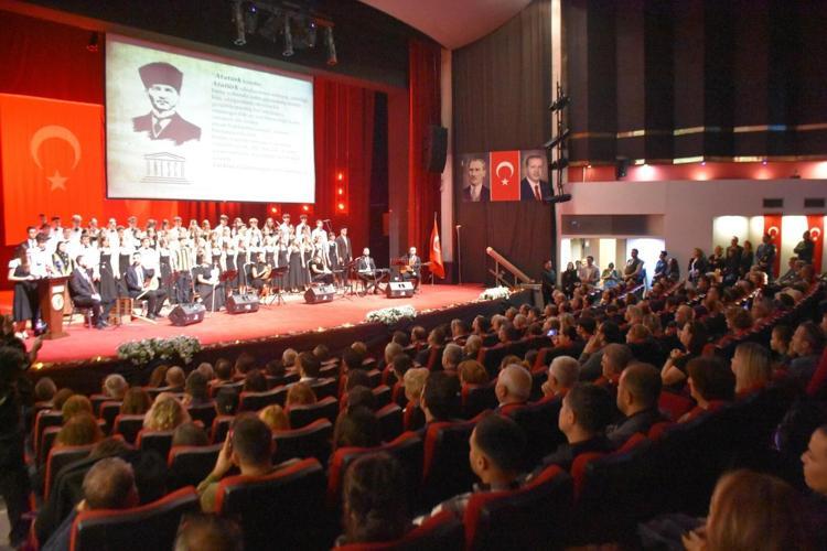 ATATÜRKÜ DAHA ÇOK ANLAMAK MECBURİYETİMİZ VAR