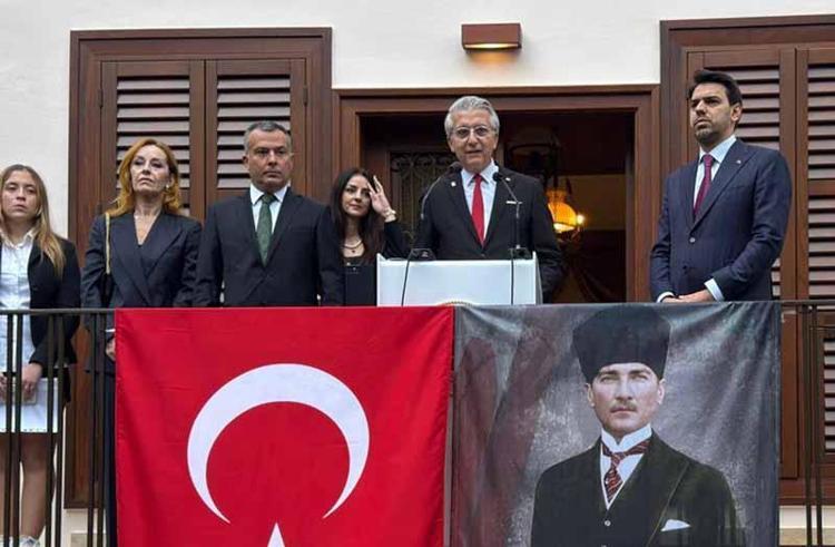 FİKİRLERİ VE İDEALLERİYLE BİZLERE YOL GÖSTERİYOR