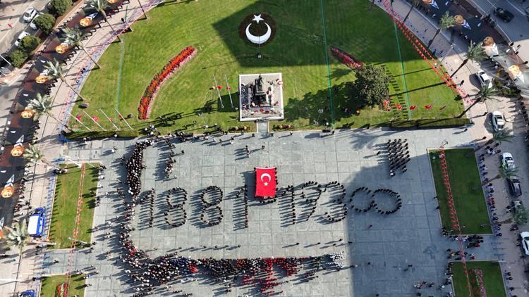 350 METRELİK ATATÜRK POSTERİ İLE ATAYA SAYGI YÜRÜYÜŞÜ