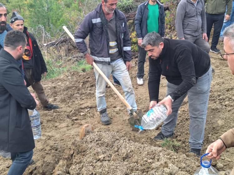 DOĞUM VE ÖLÜM GÜNLERİ AYNI