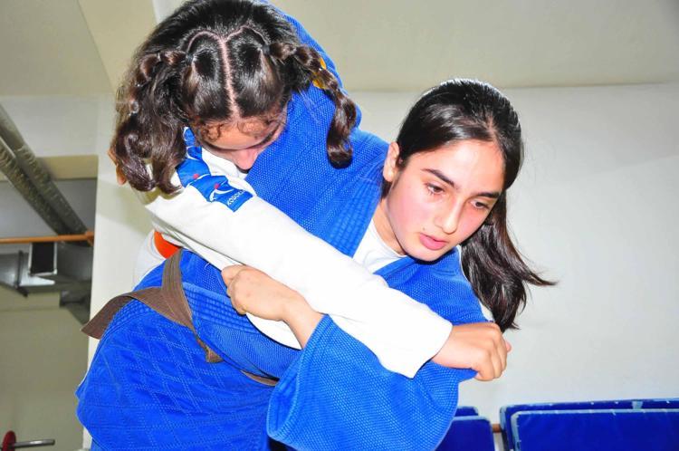 TÜRK BAYRAĞINI GURURLA DALGALANDIRDIM