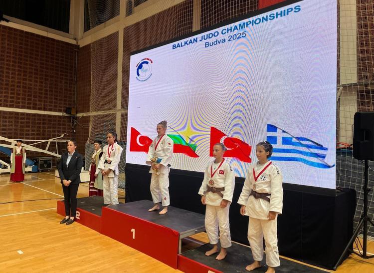 ‘İNŞALLAH SPORCUMUZ OLİMPİYAT ŞAMPİYONASI’NA GİDER VE BAYRAĞIMIZI GÖNDERE ÇEKER’