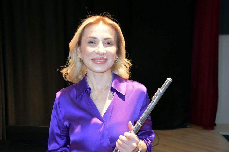 EN BÜYÜK HAYALLERİMDEN BİRİ DEFNE İLE AYNI SAHNEDE YER ALMAKTI