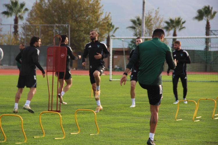 ‘SIKINTILAR YAŞIYORUZ ZAMANINDA ÖDEMLER OLMUYOR’