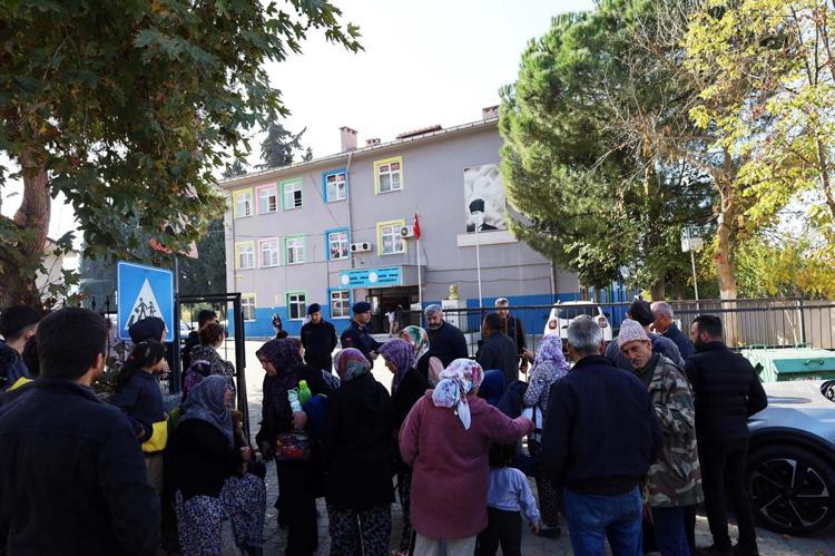 ‘OKUL MÜDÜRÜNÜN DE MAĞDUR EDİLDİĞİNİ DÜŞÜNÜYORUM’