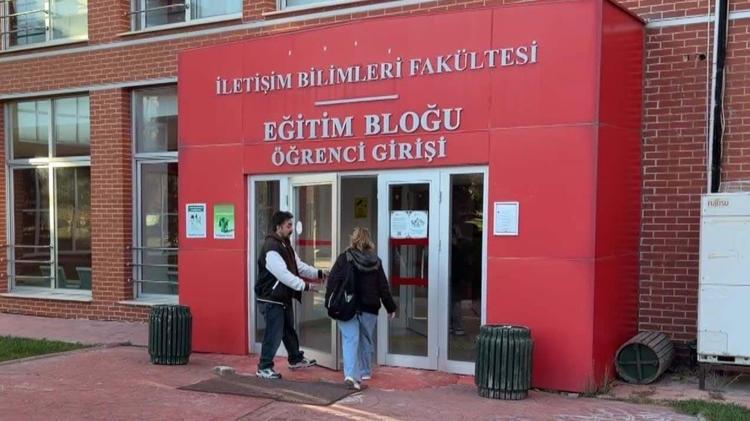 HEM MUTLU OLUYORUM HEM DE GURUR DUYUYORUM