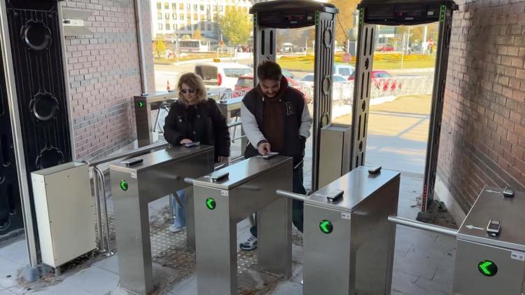 GENÇLERİN ENERJİSİNİ ÇOK SEVİYORUM