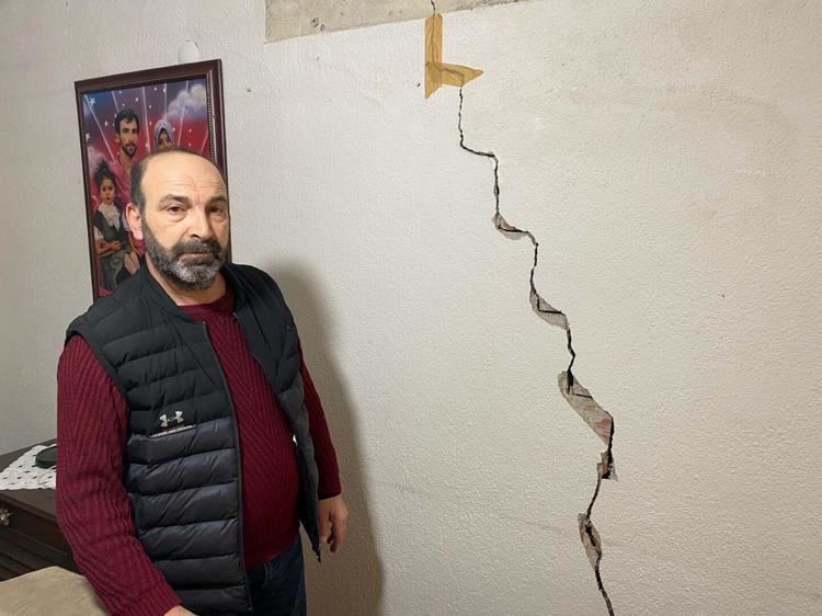 ÇATLAKLARI BANTLA KAPATIYORUZ