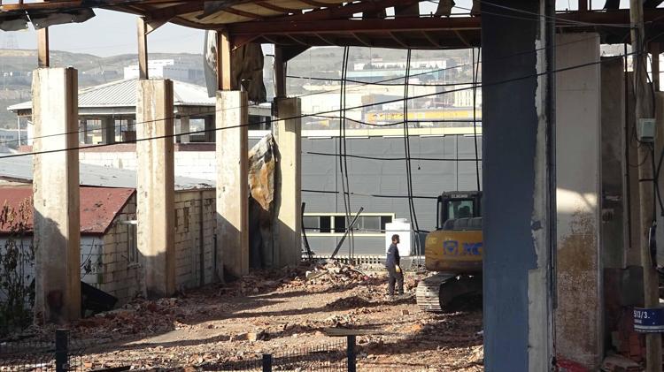 BELEDİYE BAŞKAN YARDIMCISI İLE 4 ZABITA DA AÇIĞA ALINDI