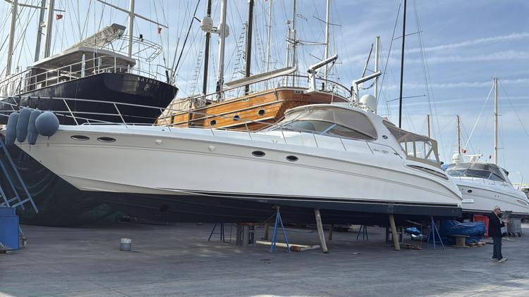 YILDA 12-13 SÜPERYAT DENİZE İNİYOR