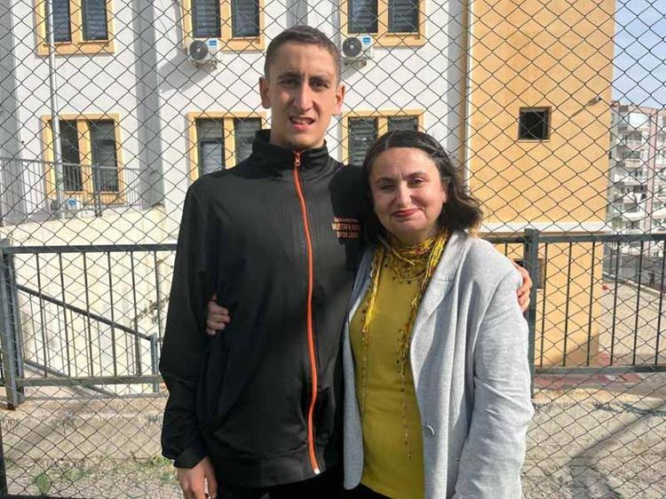 2,5 SAAT TRENLE GİDİP GELİYORDUK