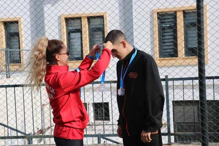 ÇOK ÇALIŞKAN VE DİSİPLİNLİ BİR SPORCU