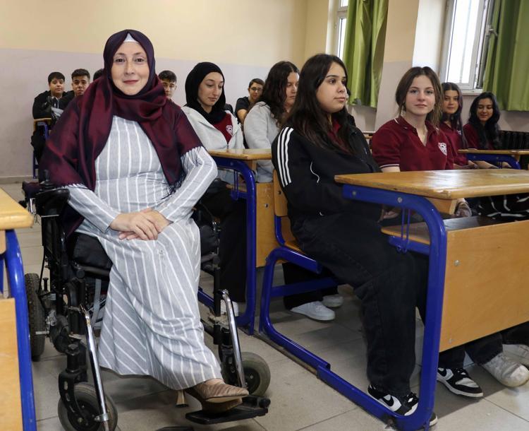 7 YILDIR AYNI OKULDA GÖREV YAPIYOR