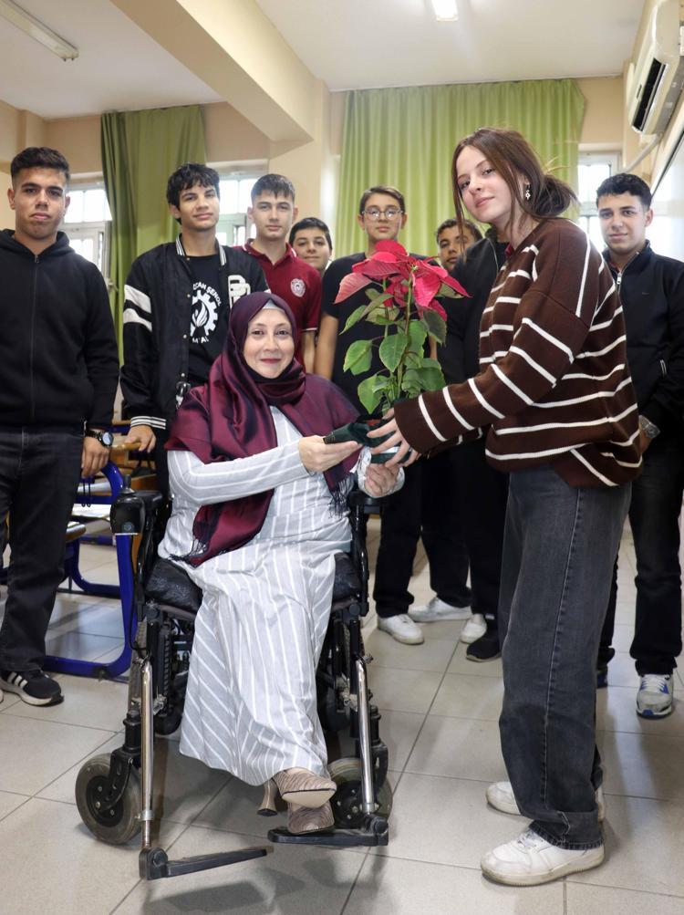 ÖĞRENCİLERİNDEN BÜYÜK DESTEK