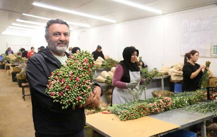 EN BÜYÜK İHRACAT KARANFİL