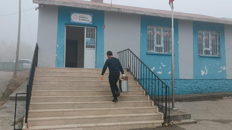 BENİMLE YAKINDAN İLGİLENİYOR