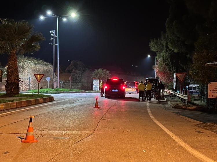 KİMLİK, PLAKA VE SÜRÜCÜ BELGELERİ İNCELENİYOR