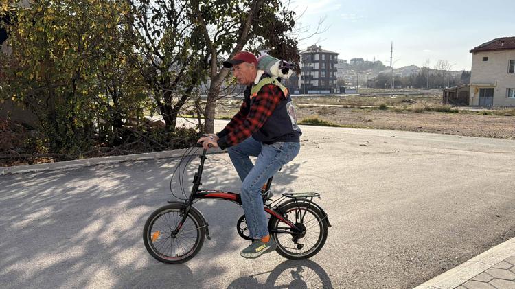 ‘KIŞSA ŞAPKALARIMIZI TAKARIZ, YAZSA YAZLIK ELBİSELERİMİZİ GİYERİZ’