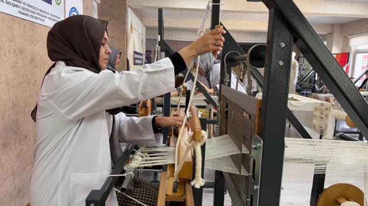 GÜNLÜK KIYAFETLERDE KULLANILMAYA BAŞLADI