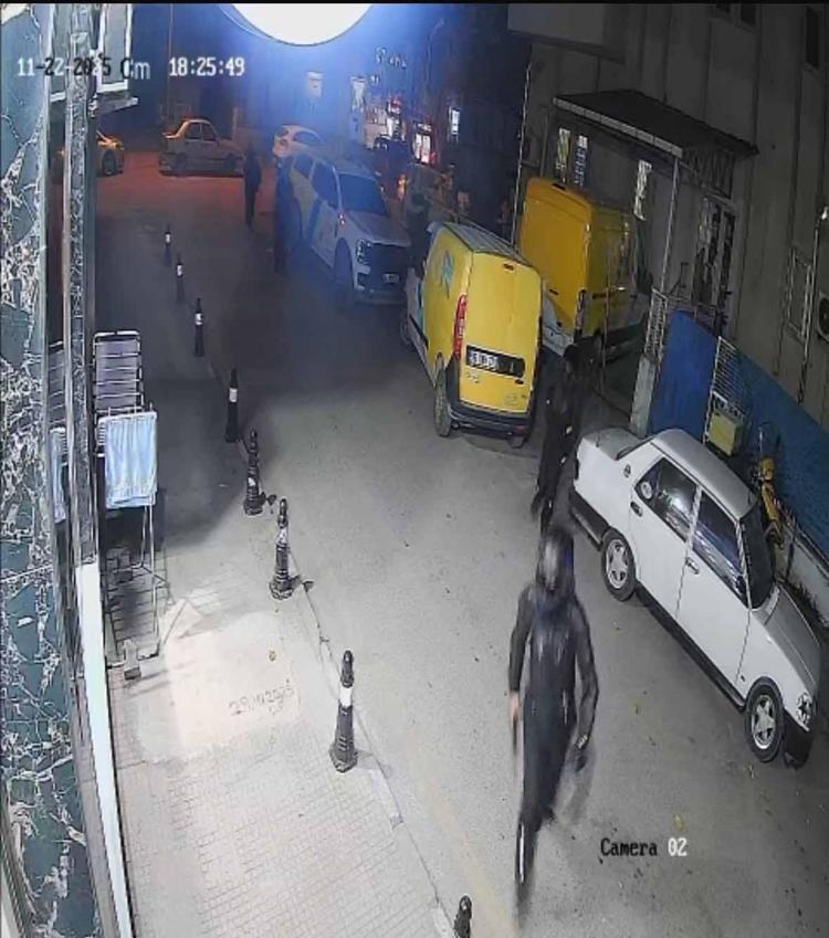 BARTINDA YAKALANDILAR